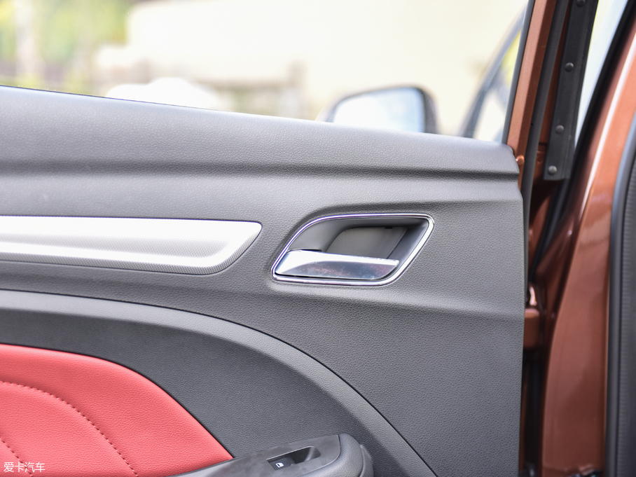 2018sRX3 18T ԄӻW