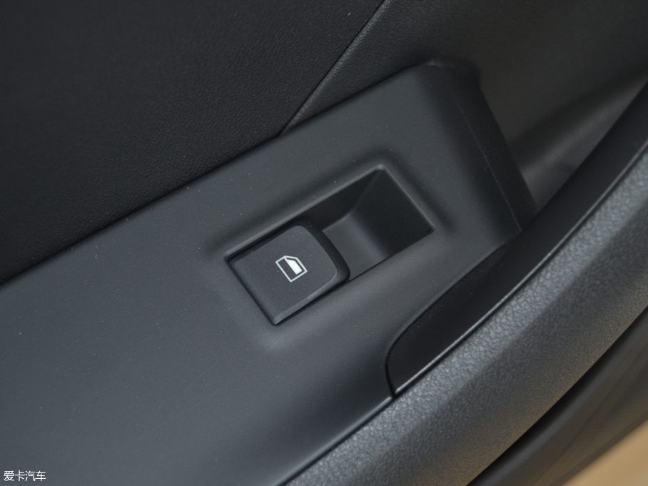 2018��s��360 PLUS 1.5L �ԄӺ��A��