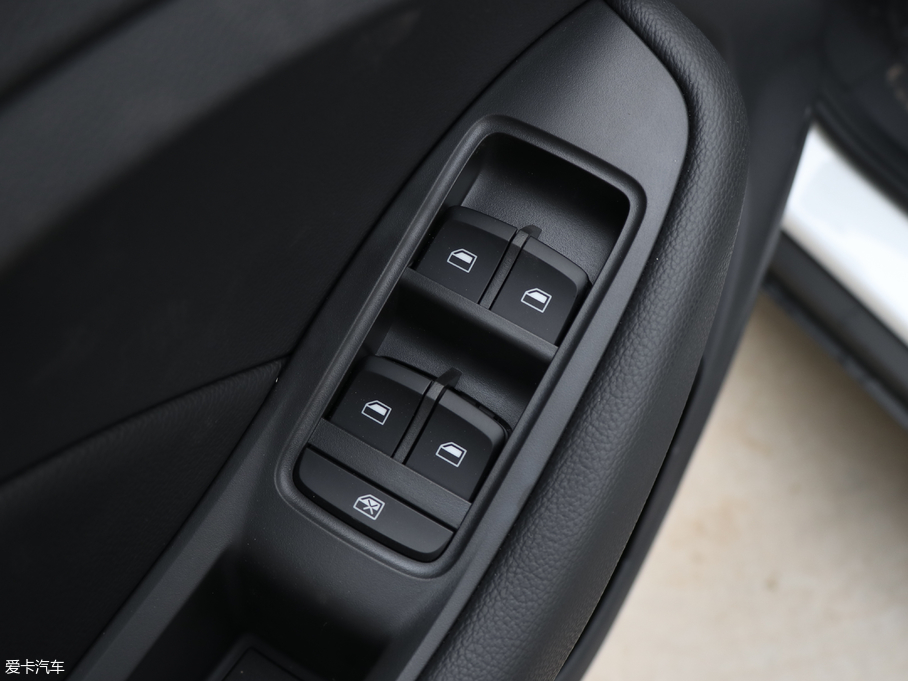 2018MG ZS 1.5L ԄӾӢ V