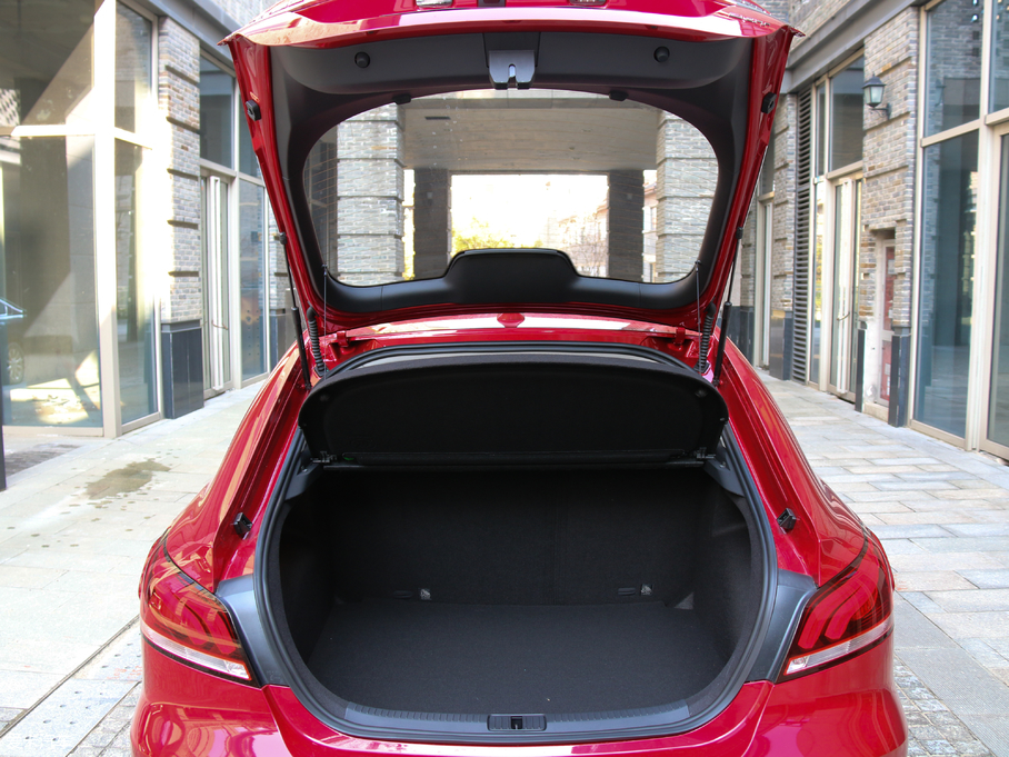 2018MG6 20T ԄTrophy\ӻ(lin)W(wng) V