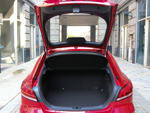 201820T ԄTrophy\ӻW V g