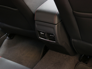 201820T ԄTrophy\ӻW V g