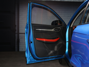 2020260TGI ԄTrophy Pro L2+ {λ܇T