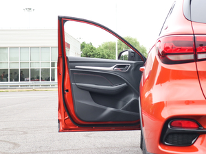 2020260TGI ԄTrophy Pro L2+ {λ܇T