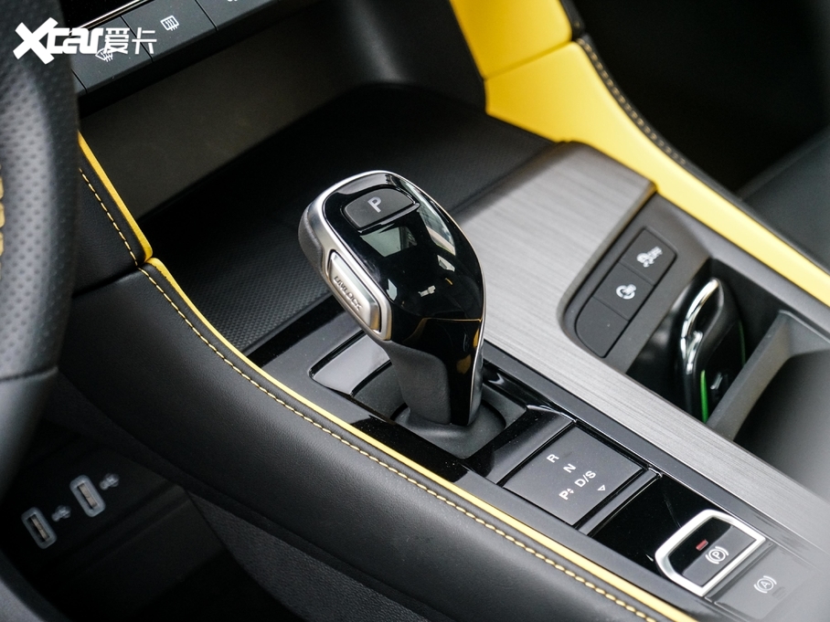 2020MG6 1.5T ԄTrophy{Ş