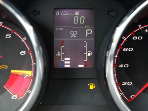 2012��MG5 �п؅^