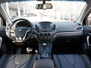 2012款1.5L 自动领航版 内饰全景