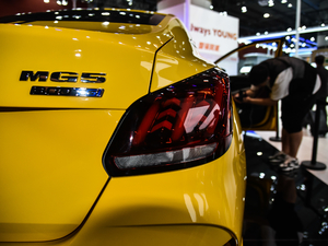 2021款300TGI DCT潮越青奢限定版 尾灯