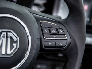 2021款180DVVT 手动青春豪华版 中控区