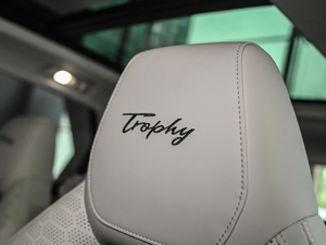 2021400TGI ԄTrophyŞ g