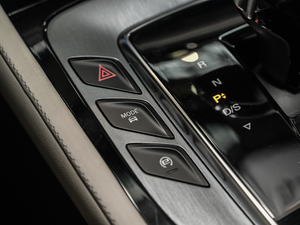 2021400TGI ԄTrophyŞ п؅^