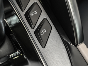 2021400TGI ԄTrophyŞ п؅^