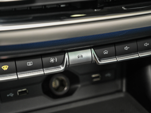 2021400TGI Ԅ(dng)(q)TrophyŞ п؅^(q)