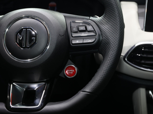 2021400TGI ԄTrophyŞ п؅^