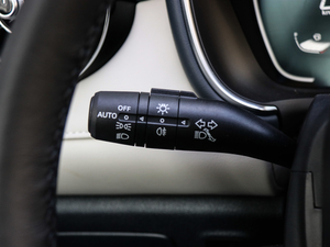 2021400TGI ԄӃTrophyŞ п؅^