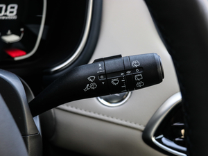 2021400TGI ԄӃTrophyŞ п؅^