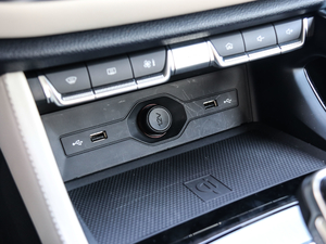 2021400TGI ԄӃTrophyŞ п؅^