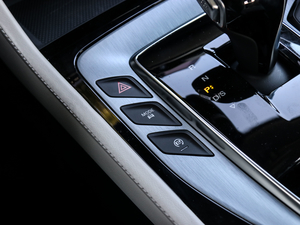 2021400TGI ԄӃTrophyŞ п؅^