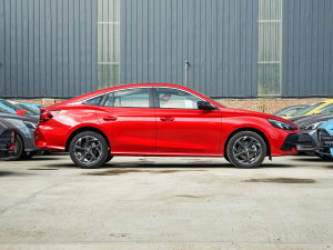 2022款300TGI DCT潮越旗舰版 正侧（右）
