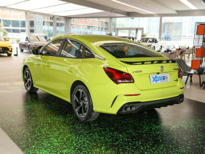 2022款1.5T 豪华版 左后45度