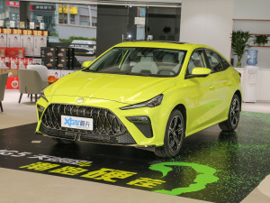 2022款1.5T 豪华版 左前45度