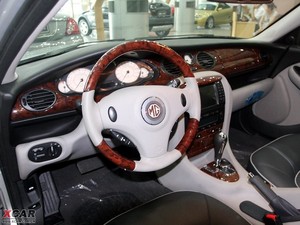2009款1.8T 加长豪华版 中控区