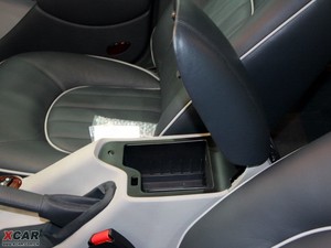 2009款1.8T 加长豪华版 中央扶手箱