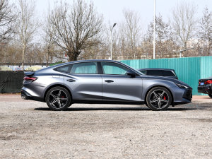 2023款2.0T 自动Trophy+激擎耀世版 正侧（右）