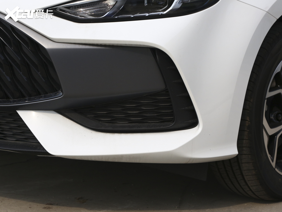 2023MG5 180DVVT CVTL(fng)а