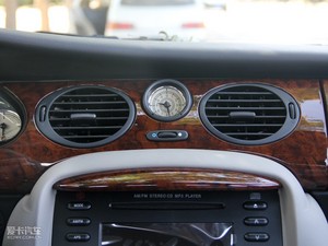 2010款1.8T 自动舒适版 中控区