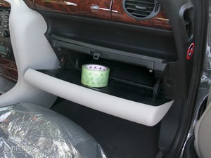 2010款1.8T 自动舒适版 手套箱