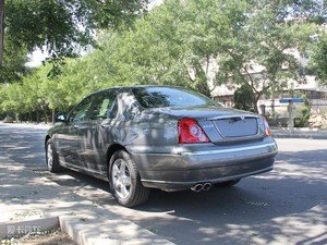 2010款1.8T 自动舒适版 整体外观