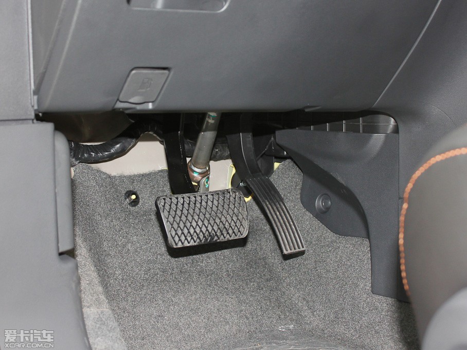 2011��MG3 Xross 1.5L AMT���A��