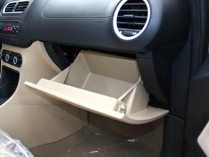 2011款1.3L 手动舒适版 手套箱