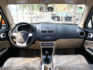 2011款1.3L 手动舒适版 内饰全景