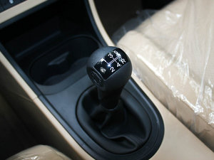 2011款1.3L 手动舒适版 换挡杆