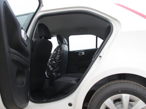 2013款1.5L 手动超值版 后排空间