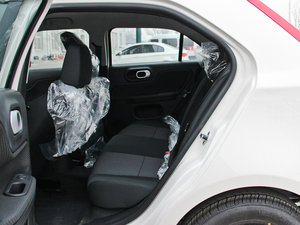 2014款1.5L 手动超值版 后排空间