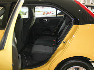 2014款1.3L AMT舒适版 后排空间