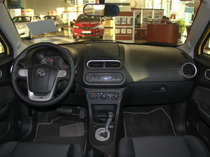 2014款1.3L AMT舒适版 内饰全景