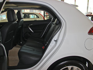 2014款1.5T 自动豪华版 后排空间