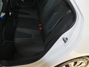 2014款1.5L 自动精英版 后排座椅