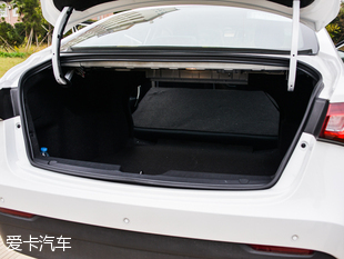 MG2015款名爵銳行