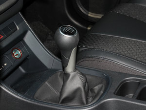 2015款1.5T 手动精英版 换挡杆