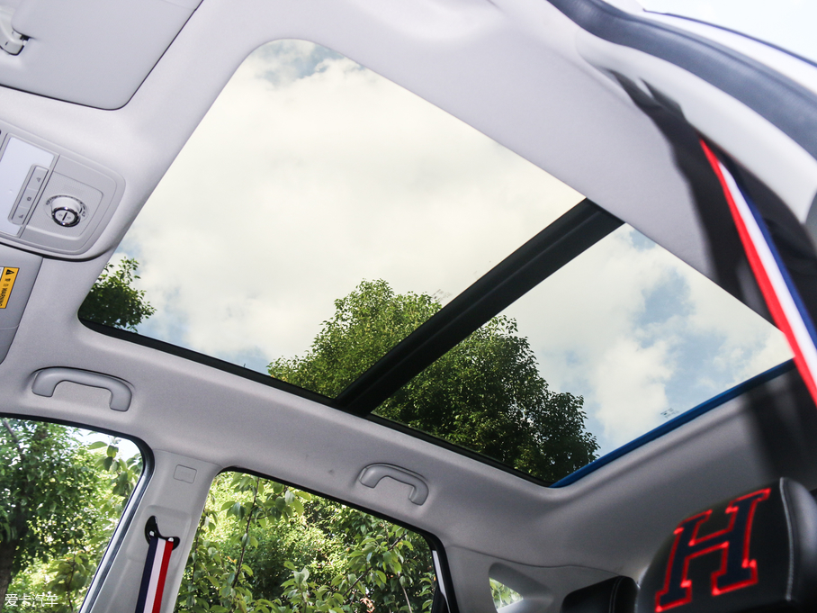 2017MG ZS Tommy Hilfiger