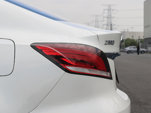 201720T ԄTrophyW V ^