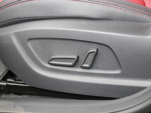 201720T ԄTrophyW V {{