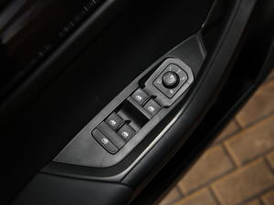 2019TSI380 (q)Ş (gu)V {܇ƅ^(q)	