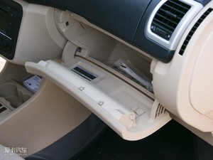 2011款1.4L 手动晶致版 手套箱