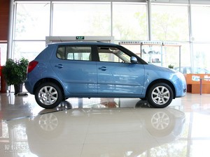 2011款1.6L 自动晶享版 整体外观
